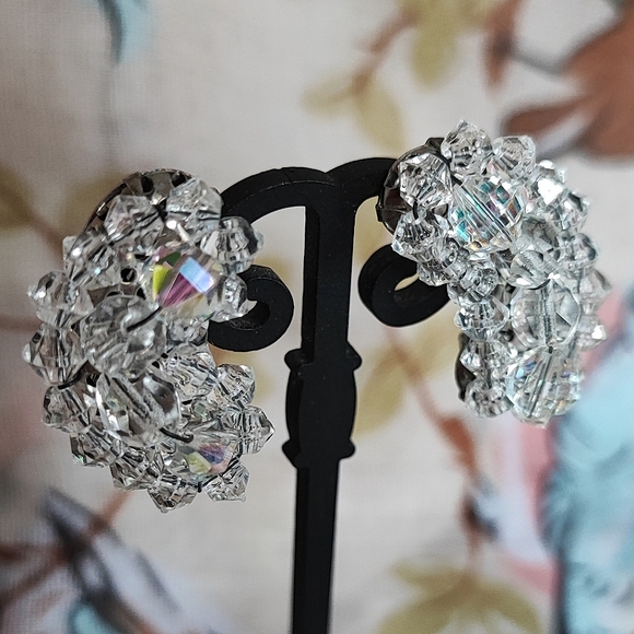 Vintage Blazing Dark Aurora Borealis Rhinestone Clip On Earrings Unsigned - Picture 8 of 9